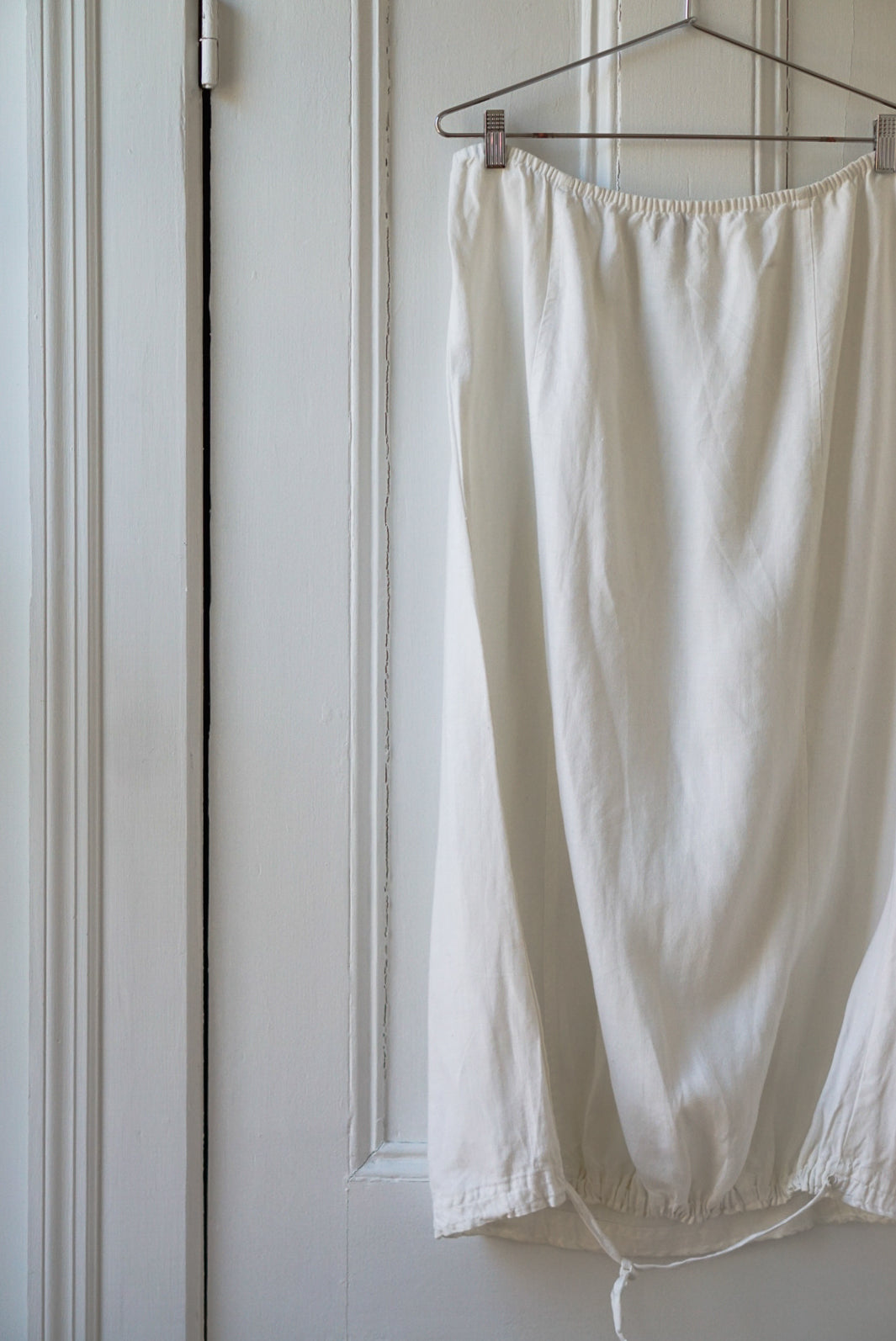 White Linen Maxi Skirt w Drawstring Hem | Size L/XL