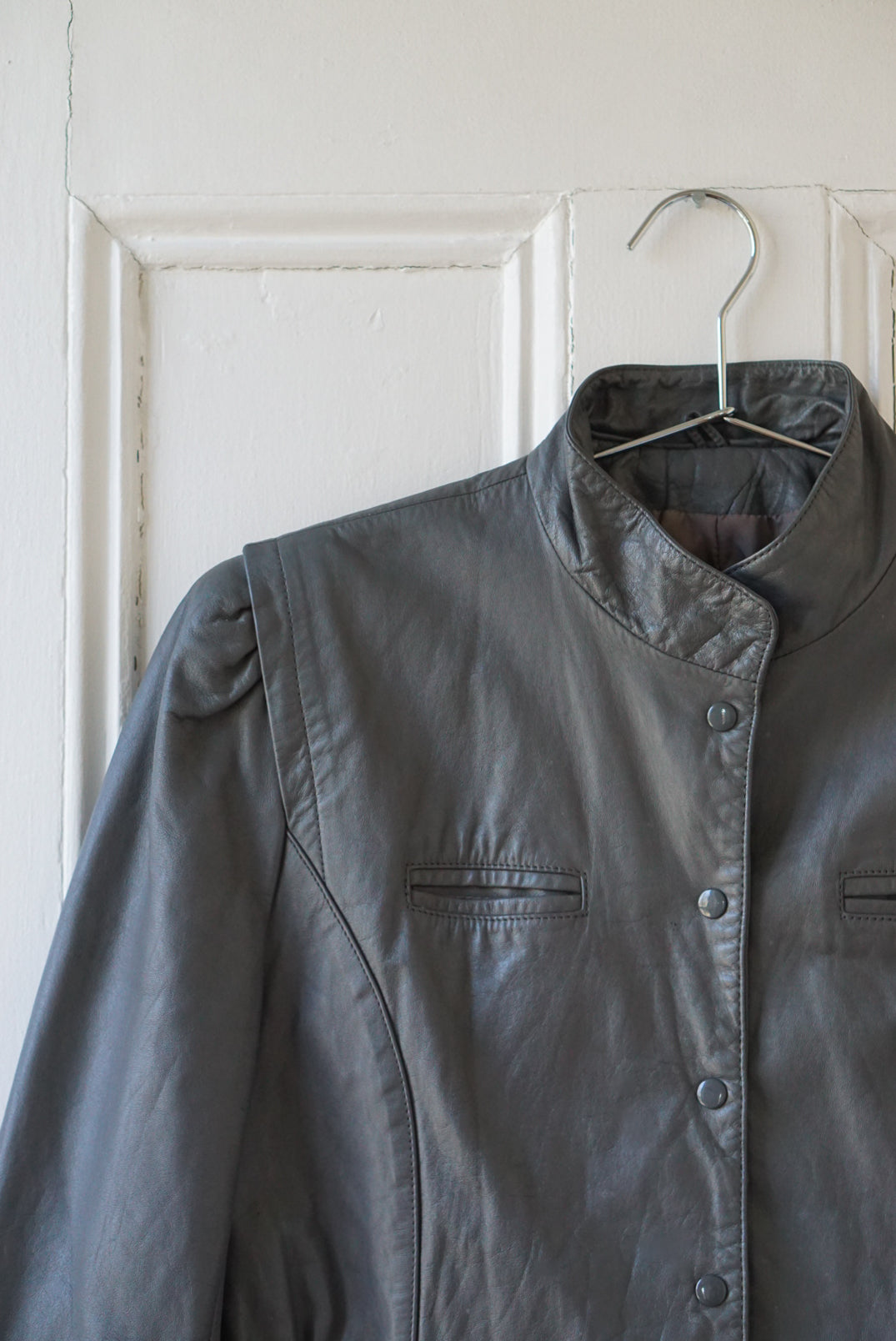 Fossil Gray Cropped Leather Jacket | Size S/M