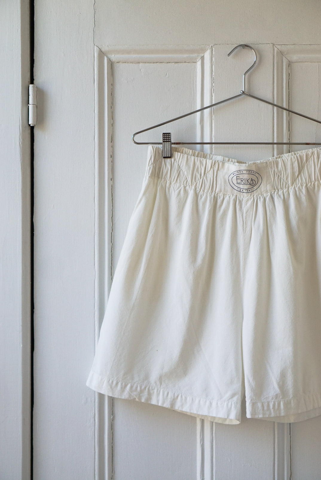 Crinkled White Cotton Shorts | Size M/L