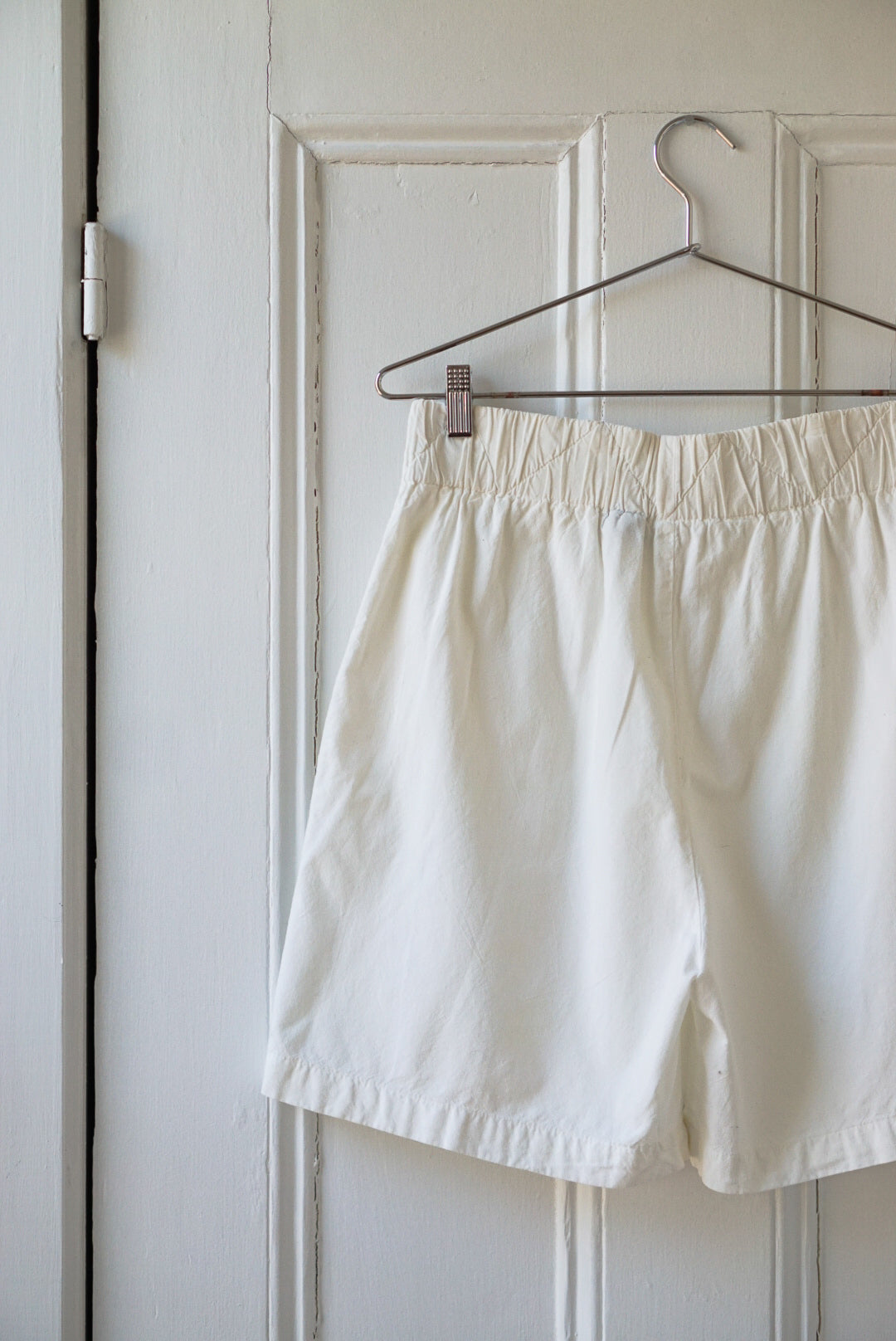 Crinkled White Cotton Shorts | Size M/L
