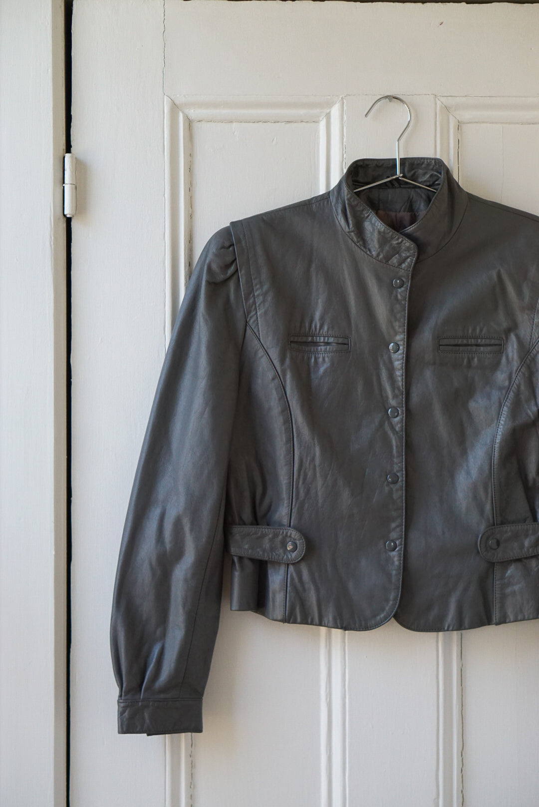 Fossil Gray Cropped Leather Jacket | Size S/M