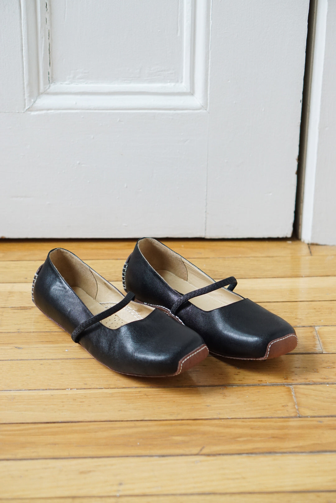 Black Leather Mary Jane Ballet Flats | Size 8