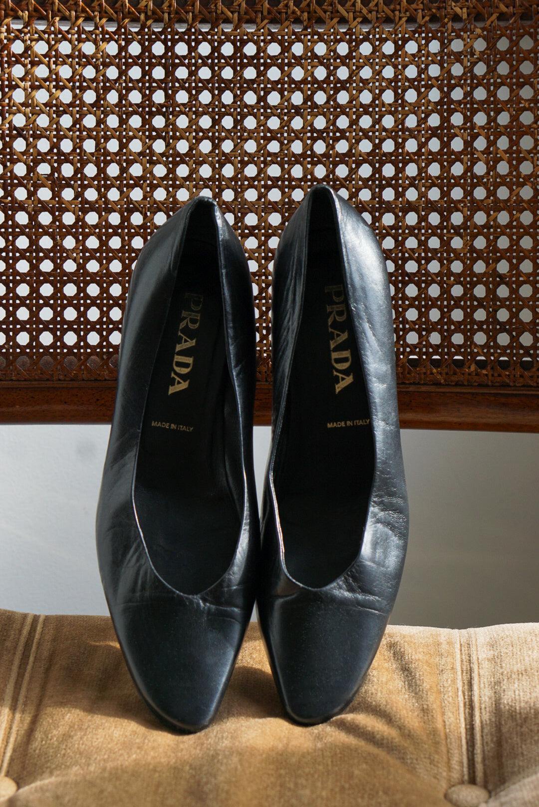 90s Prada Black Leather Pumps | 37.5