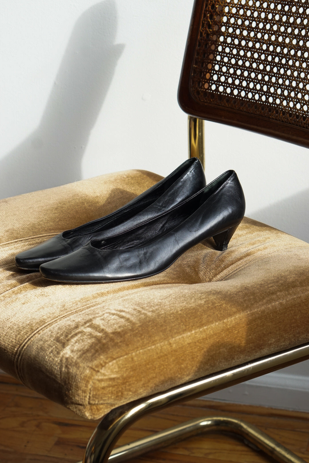 90s Prada Black Leather Pumps | 37.5